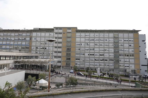 Roma, colpivano al Gemelli e svuotavano i conti: arrestati due ladri seriali