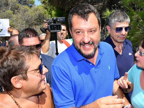 Salvini all'attacco: "Governo Renzi-Grillo? Inciucio per chi è attaccato alla poltrona"