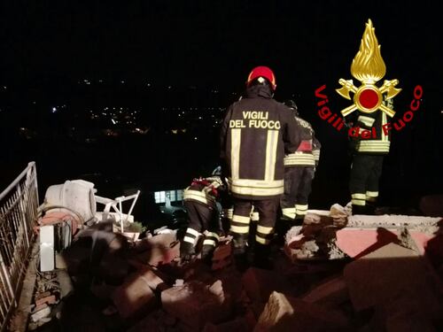 Fuga di gas, palazzina crolla ad Ariccia. Fiamme in un appartamento a Velletri