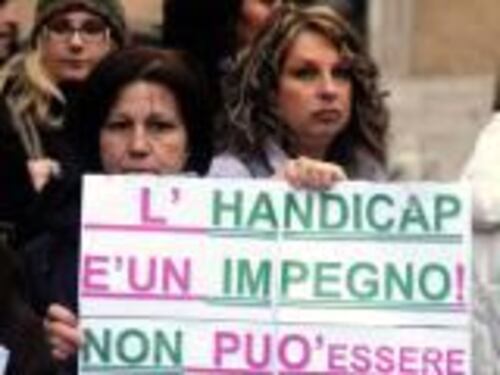 Genitori dei disabili in rivolta "I nostri figli senza assistenza"