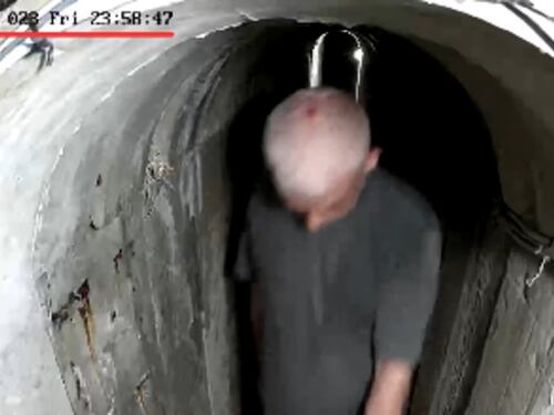 Sinwar, spunta il video in cui ammassa scorte in un tunnel prima del 7 ottobre