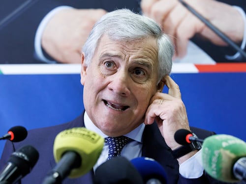 Derby Lazio-Roma, la condanna di Tajani: "Giocatori diano esempio"