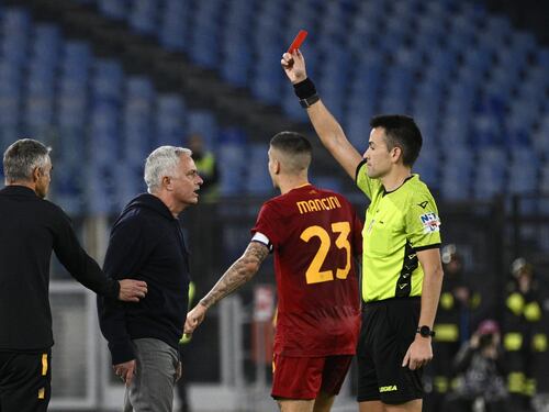 "Minacce e offese all'arbitro". Mourinho squalificato per due giornate