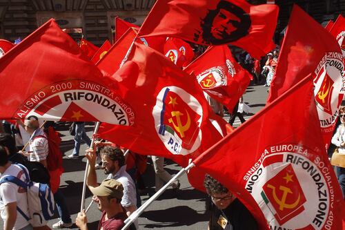 Rifondazione deposita le firme per non finire nel campo largo