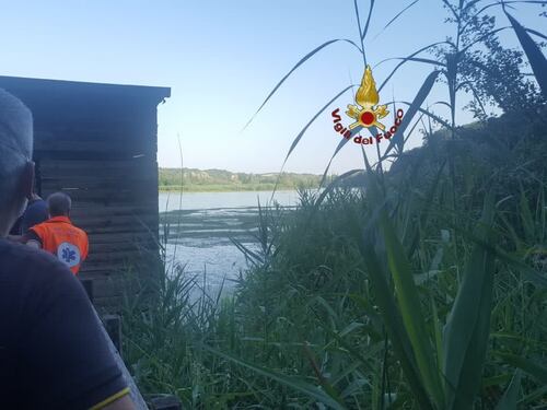 Trovato sul fondale del Tevere l'elicottero precipitato
