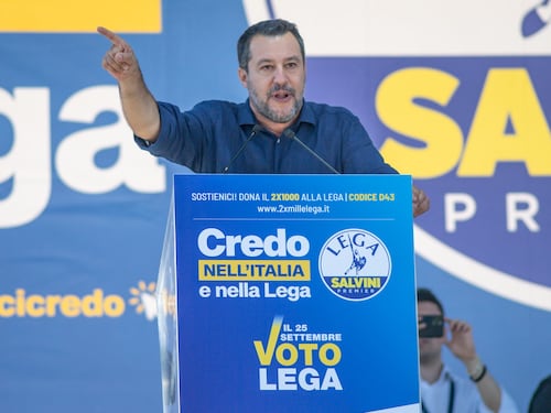 “Impegno per l’Italia”. A Pontida Salvini lancia il patto della Lega su 6 punti