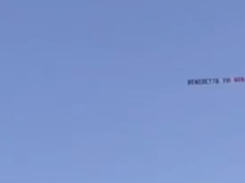 Papa Francesco, "avvertimento" dal cielo: striscione inquietante a Ostia