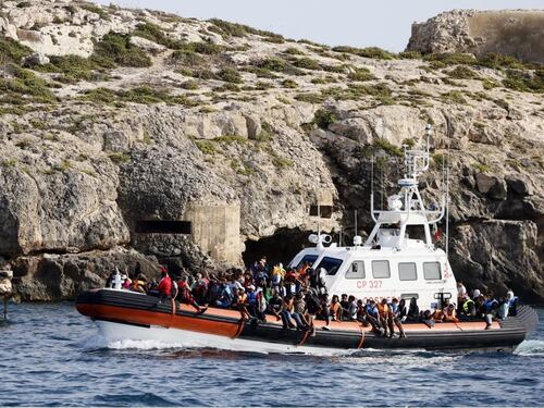 Migranti, due nuovi "casi Apostolico": i giudici liberano i clandestini fermati