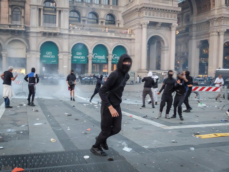 Verso un sabato da paura. Nelle chat si organizzano per tornare in piazza