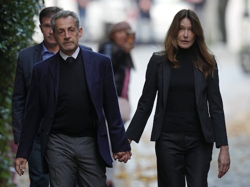 Parigi, sicurezza speciale per Sarkozy: protezione continua anche in cella