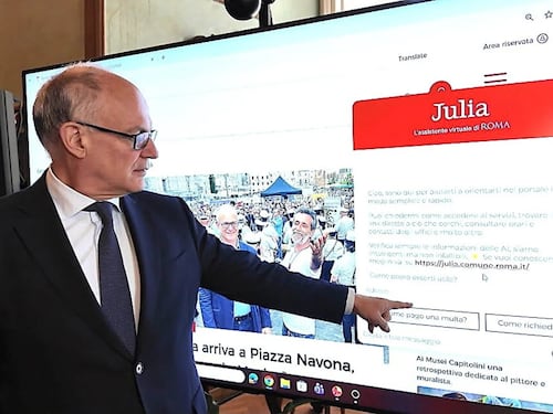 La "cotta" di Gualtieri per l'assistente Ai Julia. Presentata tre volte in 15 mesi
