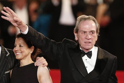 Trovata morta in albergo la figlia del premio Oscar Tommy Lee Jones