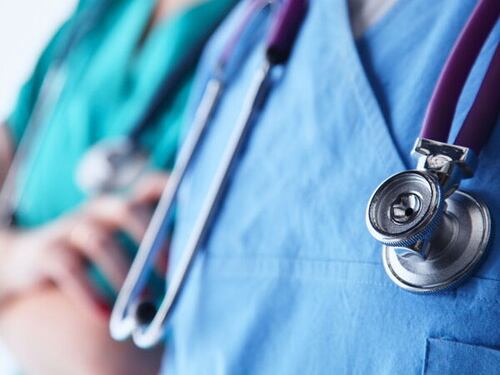 Muore a due anni, indagati otto medici: "Impiantato un pacemaker al contrario"