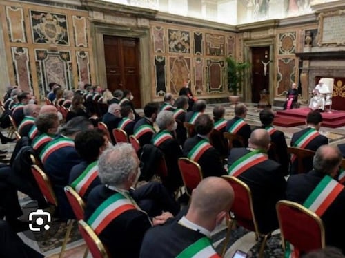 Vaticano, il Papa agli amministratori dell'Anci: "La politica promuova la pace sociale"