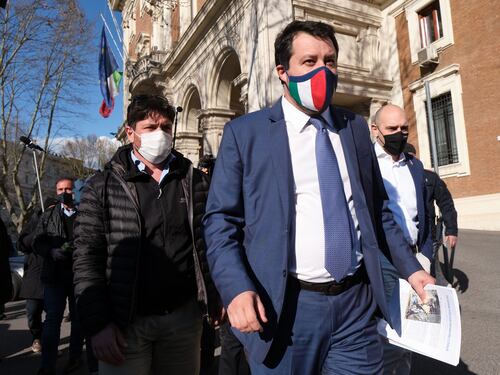 Covid, basta coprifuoco e riaperture di bar e ristoranti al chiuso: Matteo Salvini promette battaglia