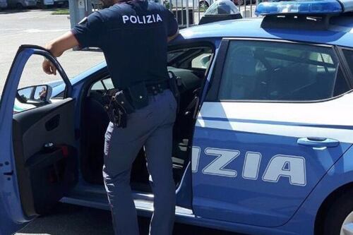 Choc al Nomentano, senegalese tenta di stuprare una donna. Gli inquilini lo fanno arrestare