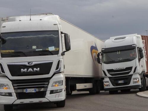 In Italia scoppia la guerra dei Tir. Trasportatori strangolati dai rincari pronti a fermarsi