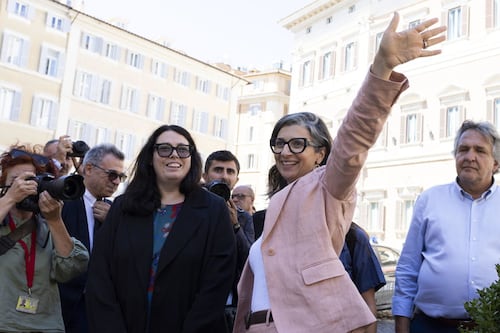 Francesca Albanese osannata dal Pd: bufera per le chiavi della città a Bari