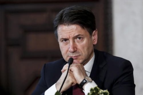 Covid, l'insuccesso dà alla testa a Conte: anziché spiegare minaccia querele
