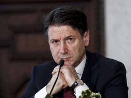 Covid, l'insuccesso dà alla testa a Conte: anziché spiegare minaccia querele