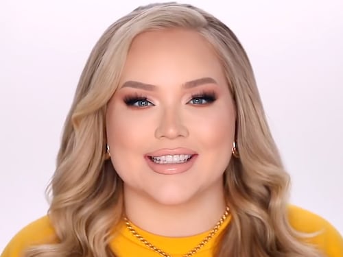 La youtuber Nikkie Tutorials stupisce il web: faccio coming out, sono una trans