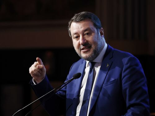 Lega, Salvini mattatore a Firenze: governo blindato e messaggio a Tajani