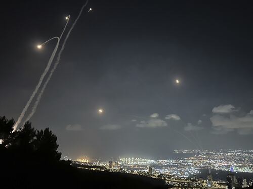 Israele attacca ancora Hezbollah, la guerra è in Libano. Gallant: momento cruciale