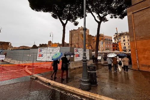 Crolli, prima la torre poi i pini. Anno "horribilis" a largo Ricci