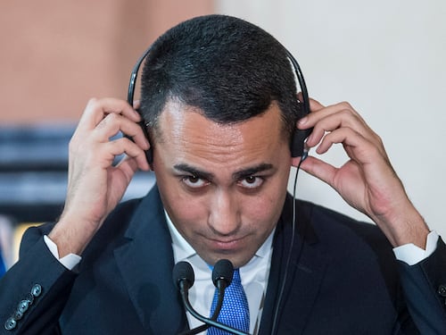 Sì al salva-Stati. M5S perde pezzi e spuntano i moderati per Salvini