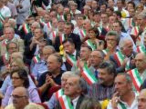 Manovra: sindaci a Milano contro i tagli agli enti locali