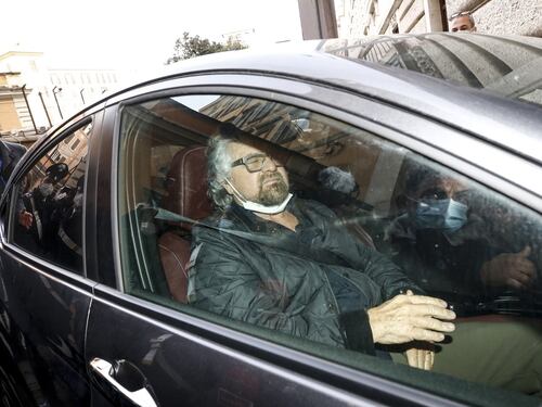 Che sorpresa, Beppe Grillo irrompe a Montecitorio e prepara l'incontro con Draghi