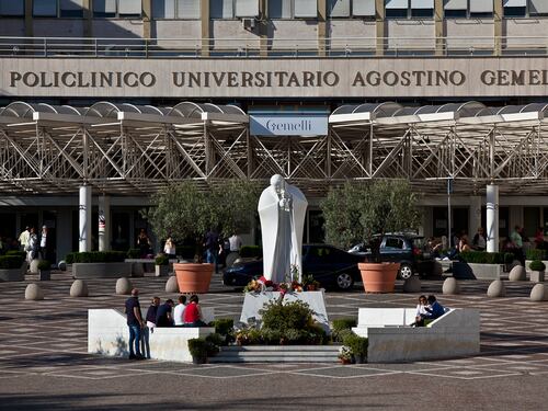 Lei muore di tumore. E lui si uccide in ospedale