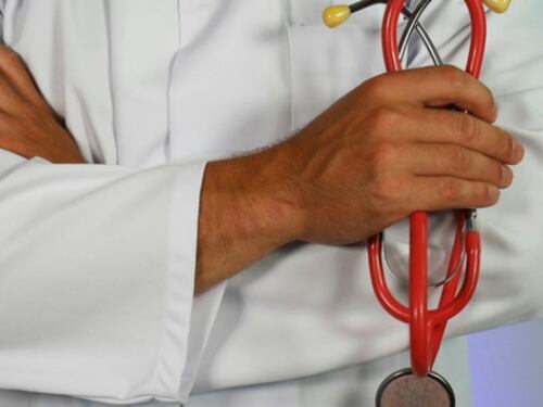 Violenze sui sanitari, via ai braccialetti antiaggressione in Lombardia