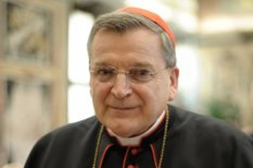 Conclave, il cardinale Burke reso irrilevante dal Papa oggi può risorgere. Il retroscena di Bisignani