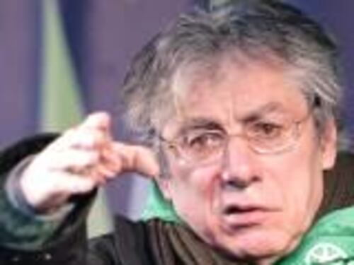 Veltroni: "Il governo reagisca". Bossi: "L'inno non mi piace, meglio il Piave"