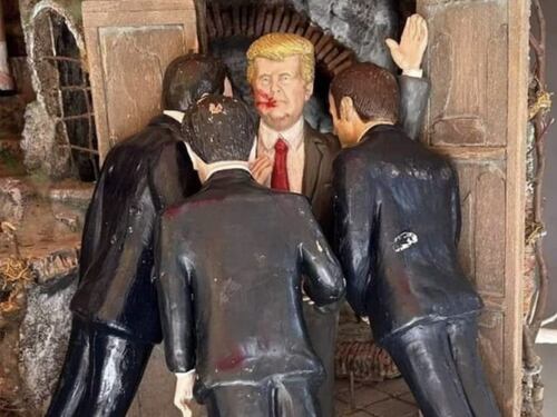 Napoli, a San Gregorio Armeno pronte le statuette dell'attentato a Trump