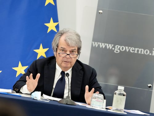 La delega sui controlli combatte l'evasione, Brunetta querela Toninelli