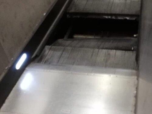 Alla fermata metro di Furio Camillo si rompono le scale mobili già revisionate