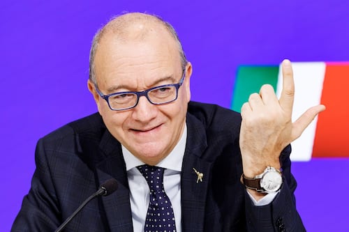 4 di Sera Weekend, pugno duro di Valditara: “Norme più dure e metal detector nelle scuole”