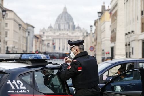 Il parere degli avvocati: "Il green pass si può sostituire con l'autocertificazione