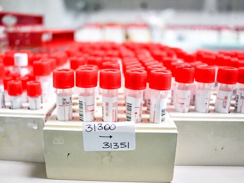 Coronavirus, curarsi a casa con i farmaci anti-Covid: la ricetta dal medico di famiglia
