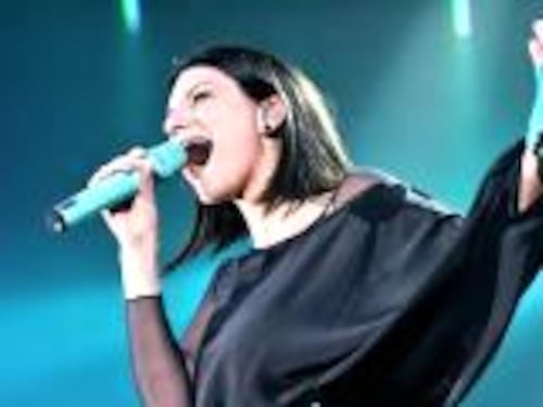 Laura Pausini cala l'asso