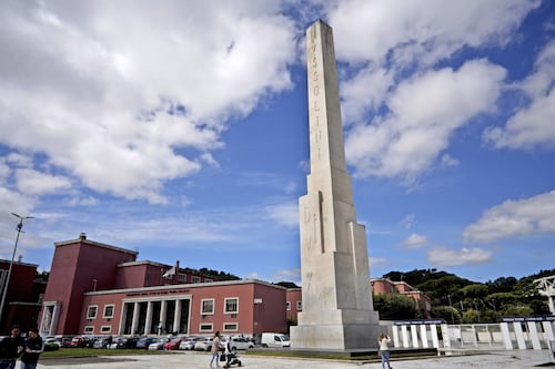 La trovata della sinistra: Qr code "antifascista" sui monumenti del regime
