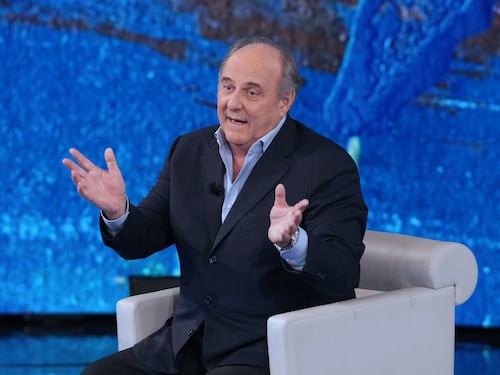 Gerry Scotti, i commenti sui suoi profili social bloccati da tempo