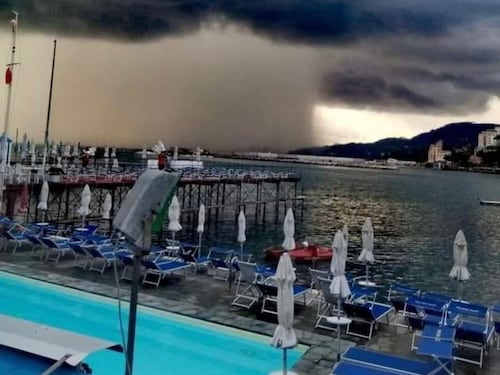 Toti pubblica la foto impressionante della tromba d'aria, disastro sfiorato in Liguria