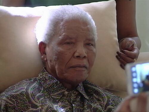 Nelson Mandela ricoverato di nuovo in ospedale