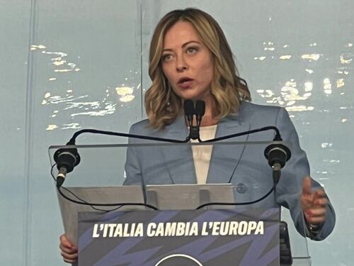 Giorgia Meloni, frecciata ai dem: "Per fortuna non sono segretaria Pd, il mio partito mi aiuterà"