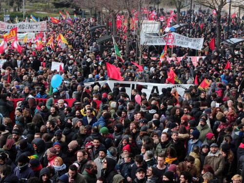 La rivolta contro gli slogan choc a Macerata: "La Boldrini condanni i cori"