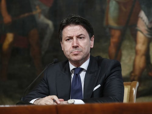 Conte segnalato alla Consob per il tonfo di Autostrade. Si mette male