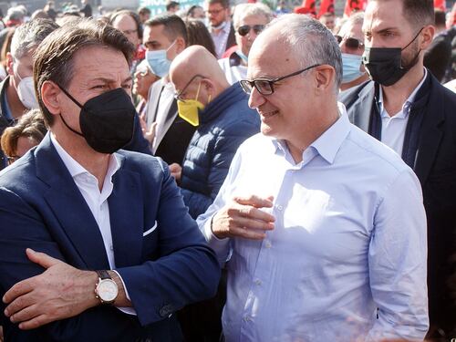 Schiaffo della sinistra al voto: in piazza nel giorno del silenzio elettorale col pretesto del pericolo fascismo